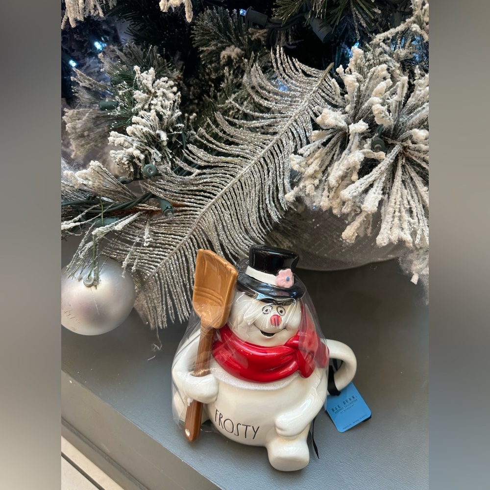 Rae Dunn  Frosty The Snowman
Cookie Jar / new